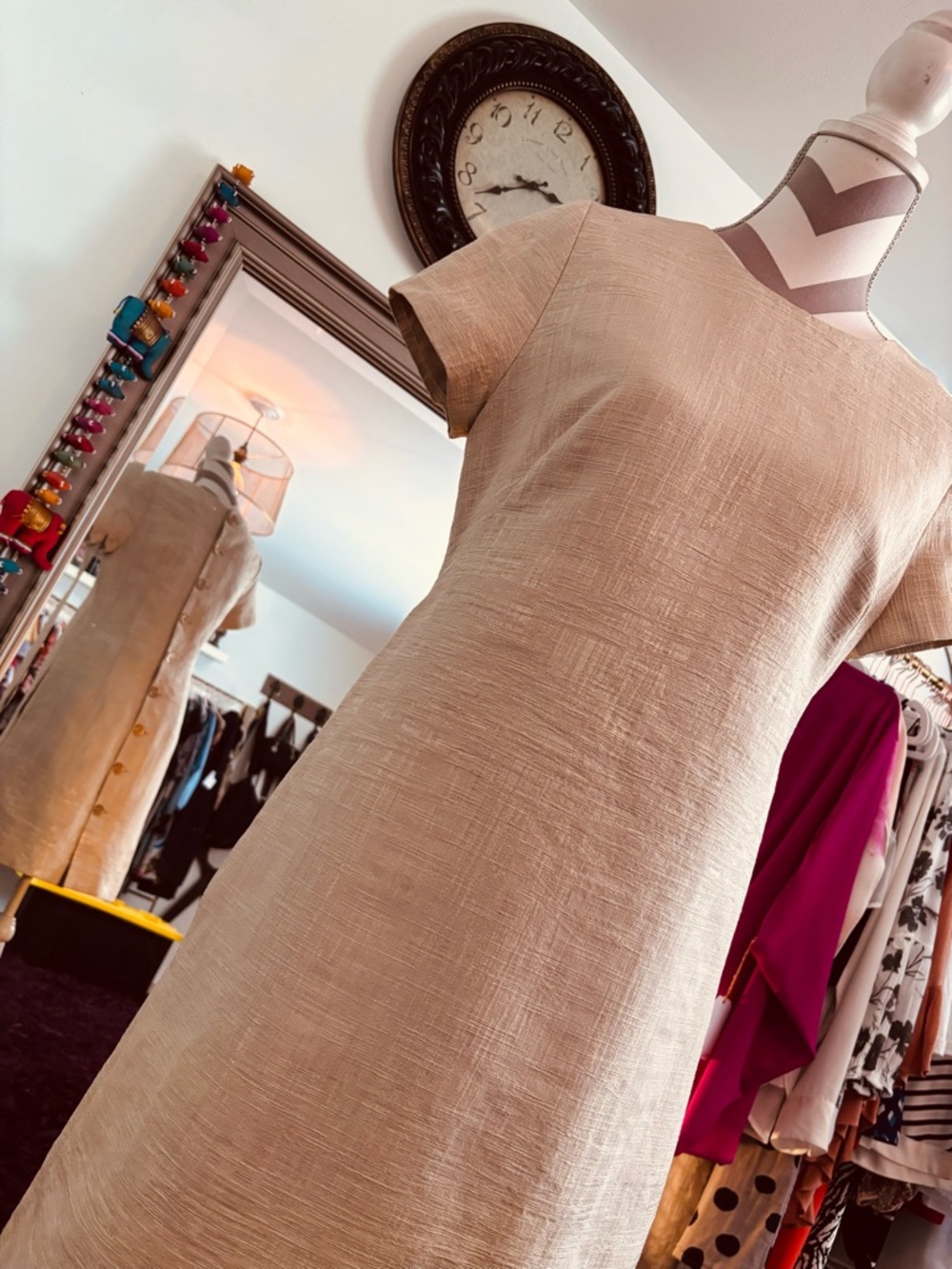 AMY KUSCHEL Neutral Textured Short-Sleeve Midi Dress🤩